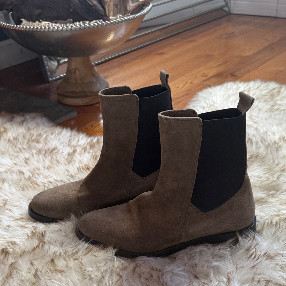 Emanuele Crasto Made In Italy Chelsea Suede Boots  Size 8/EU 39
